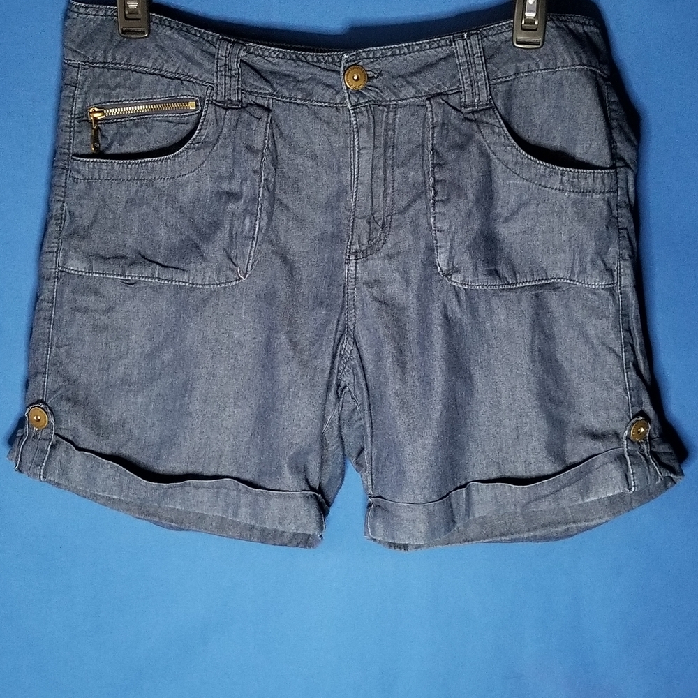 JEAN System Cuffed Denim Shorts Zip Fly With Button Closure Five-Pocket Styling